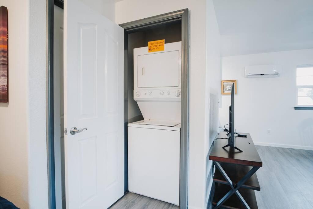 Gorgeous Upstairs Studio With Patio And Laundry Chico Eksteriør bilde