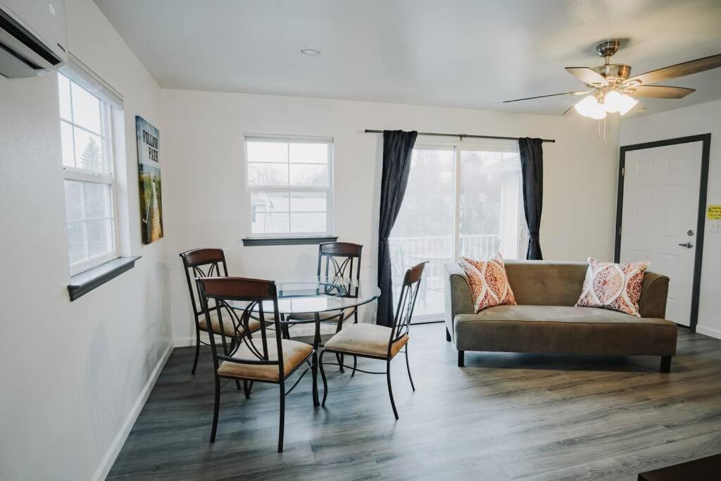 Gorgeous Upstairs Studio With Patio And Laundry Chico Eksteriør bilde