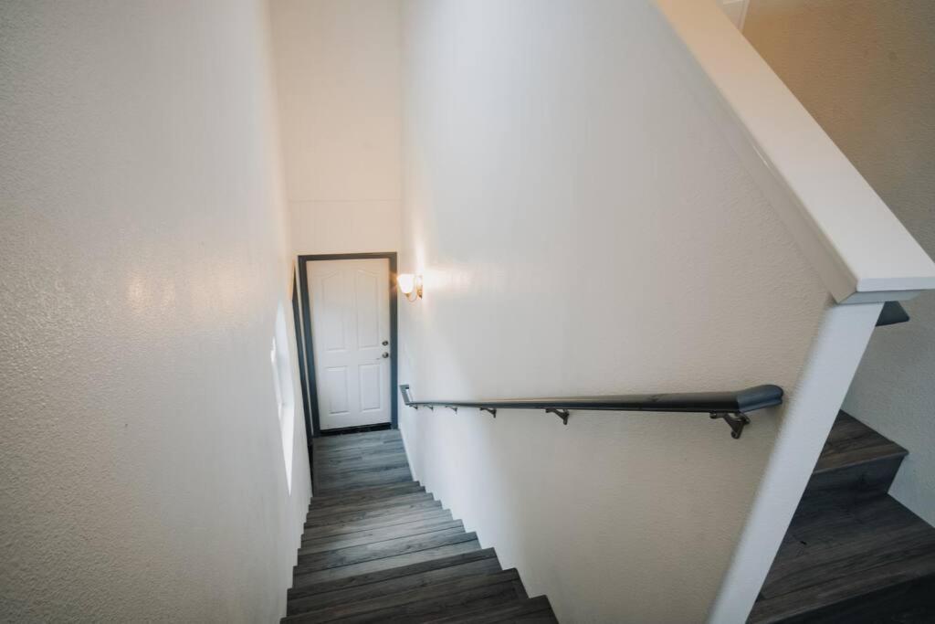 Gorgeous Upstairs Studio With Patio And Laundry Chico Eksteriør bilde